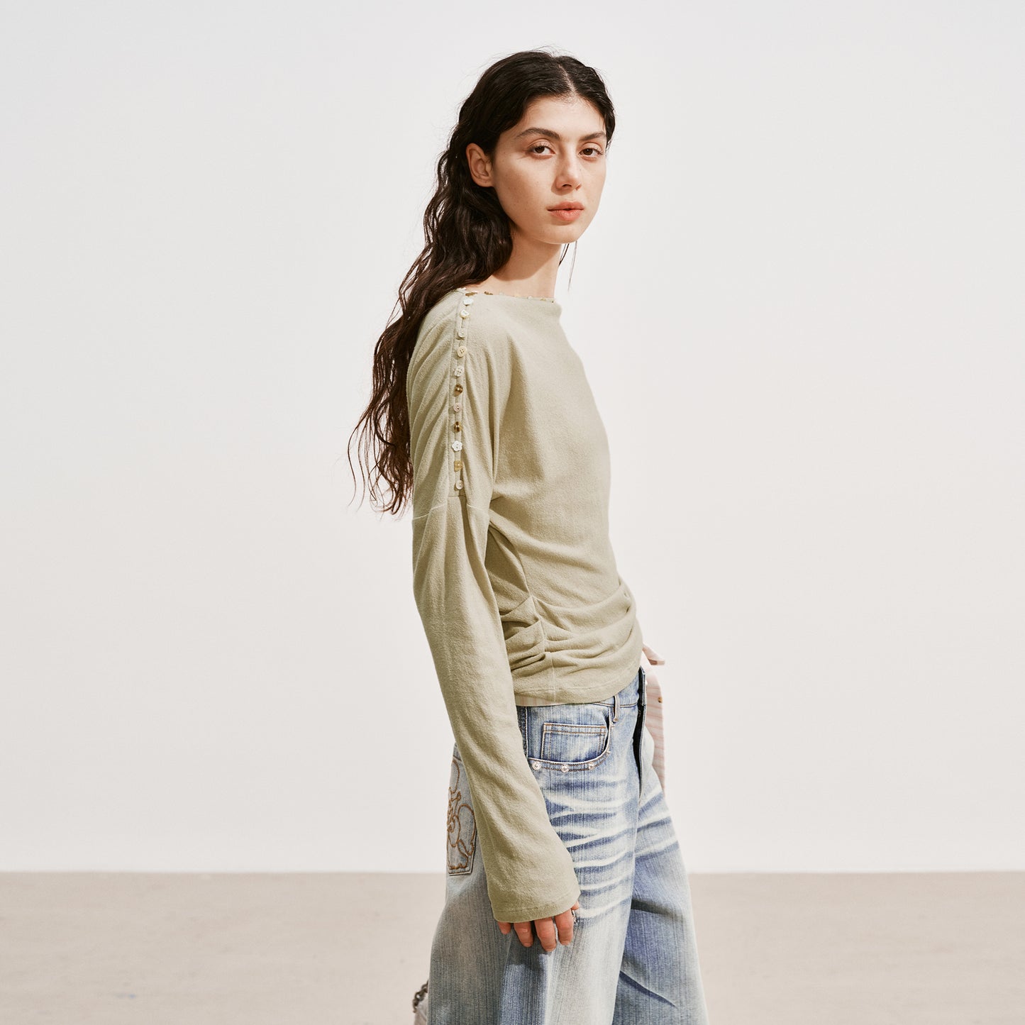Medium Well Flat Collar Top