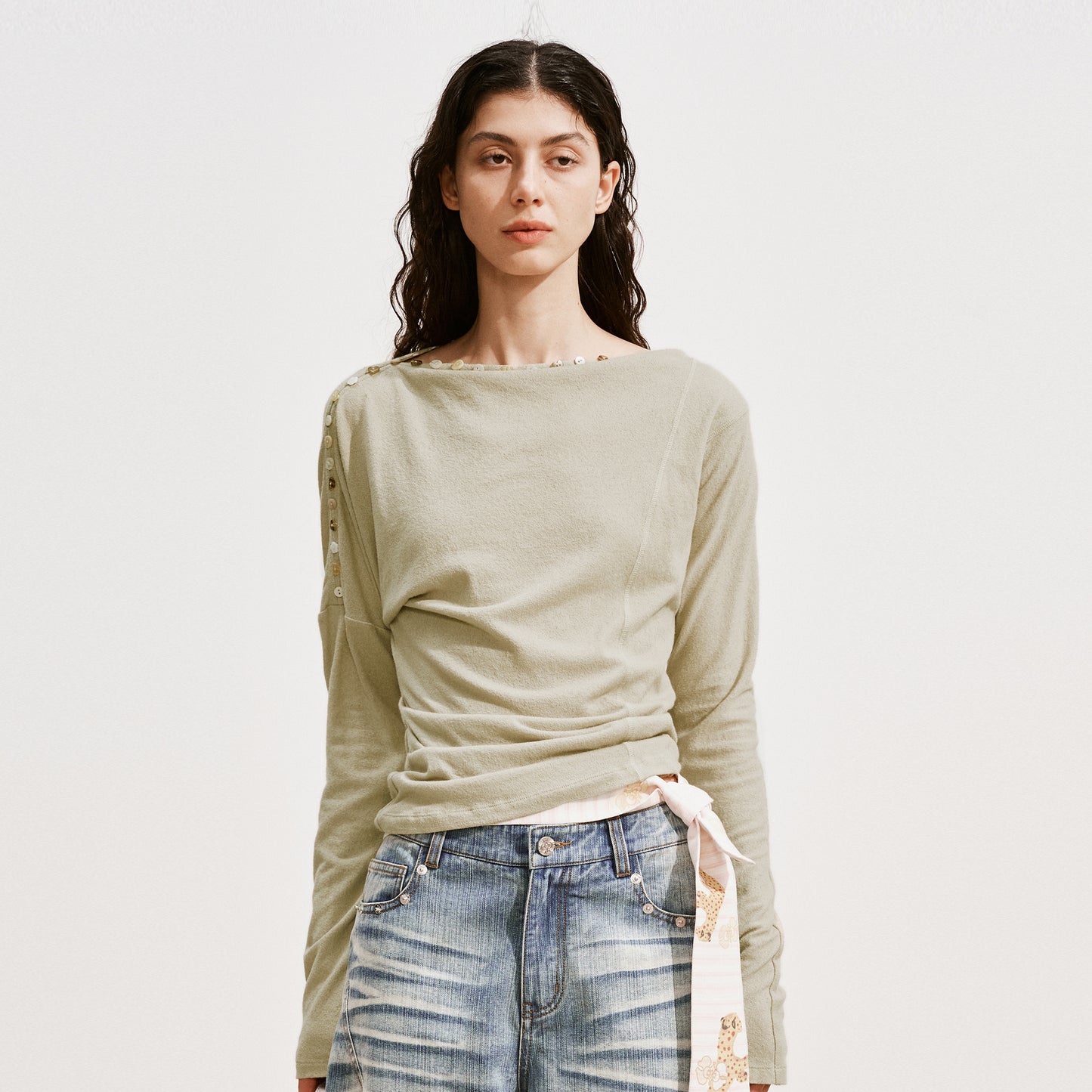 Medium Well Flat Collar Top