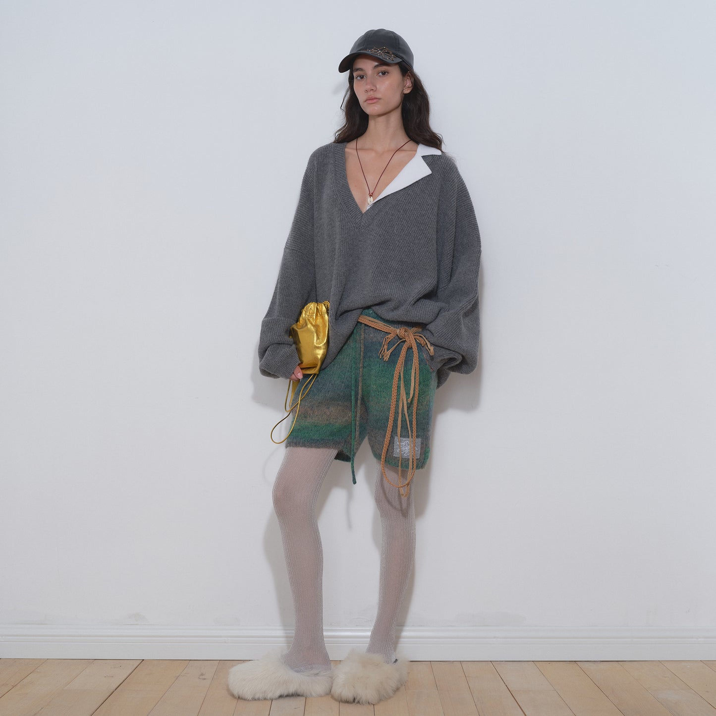 Medium Well Oversize V-neck Sweater